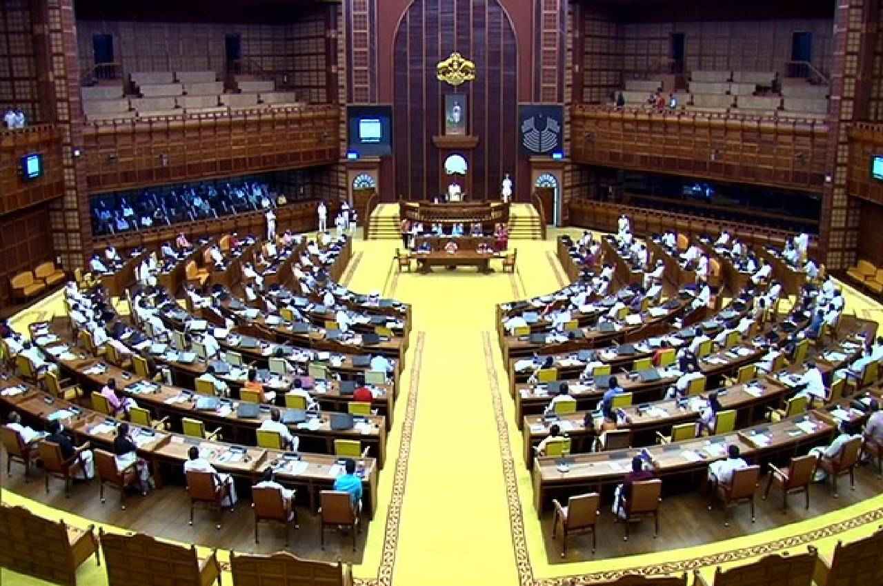 Kerala Assembly: जोरदार हंगामे के बीच केरल विधानसभा स्थगित, स्पीकर ने विपक्ष के नेता का माइक बंद किया