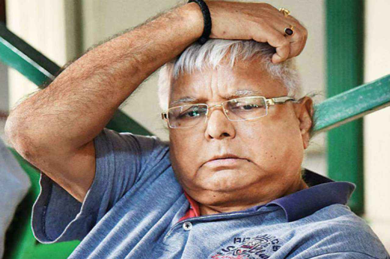 Land For Jobs Scam: तीन राज्यों में लालू यादव और उनके करीबियों के 15 ठिकानों पर ED की छापेमारी, सर्चिंग में जुटी टीम