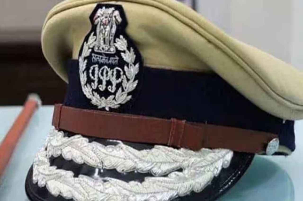 IPS Transfer in UP: उत्तर प्रदेश में बड़े स्तर पर तबादले; 15 IPS किए इधर से उधर, इन्हें मिला प्रमोशन