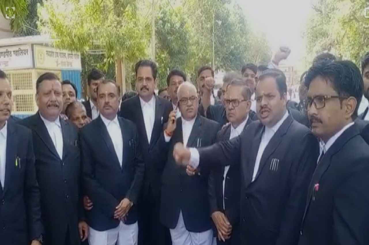 Madhya Pradesh Lawyers went on strike