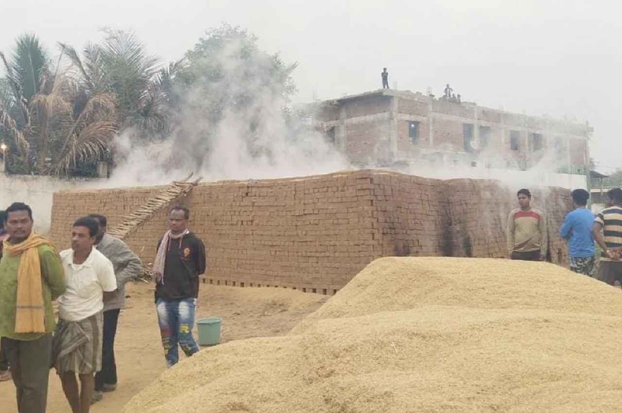 Mahasamund News: छत्तीसगढ़ के महासमुंद में बड़ा हादसा, ईंट भट्ठे के धुएं से दम घुटने से पांच मजदूरों की मौत