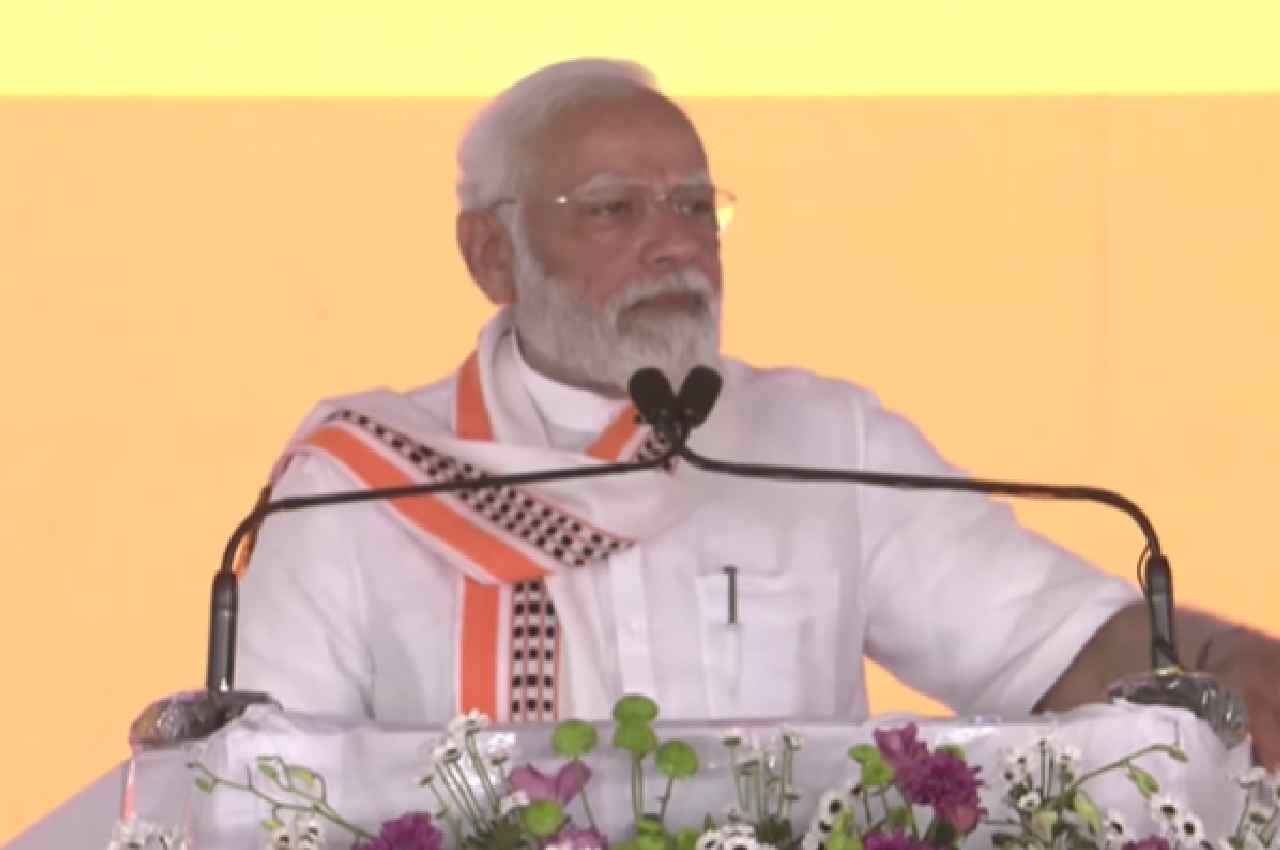 Mission Karnataka: पीएम मोदी बोले- कांग्रेस मोदी की कब्र खोदने में व्यस्त है, मैं गरीबों का जीवन बनाने में जुटा हूं