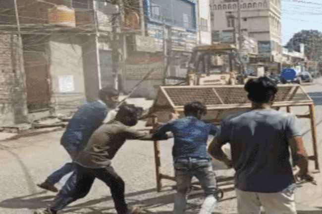 Muzaffarpur News JCB Crushes Student