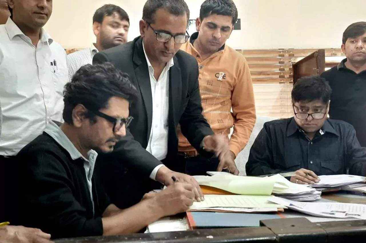 परिवार से संपत्ति विवाद के बीच मुजफ्फरनगर पहुंचे नवाजुद्दीन सिद्दीकी, भाई के नाम की पावर ऑफ अटॉर्नी