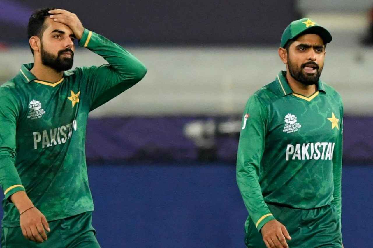 PAK vs AFG: बाबर आजम को आराम दिए जाने की खबर नहीं, कप्तान शादाब खान ने किया खुलासा