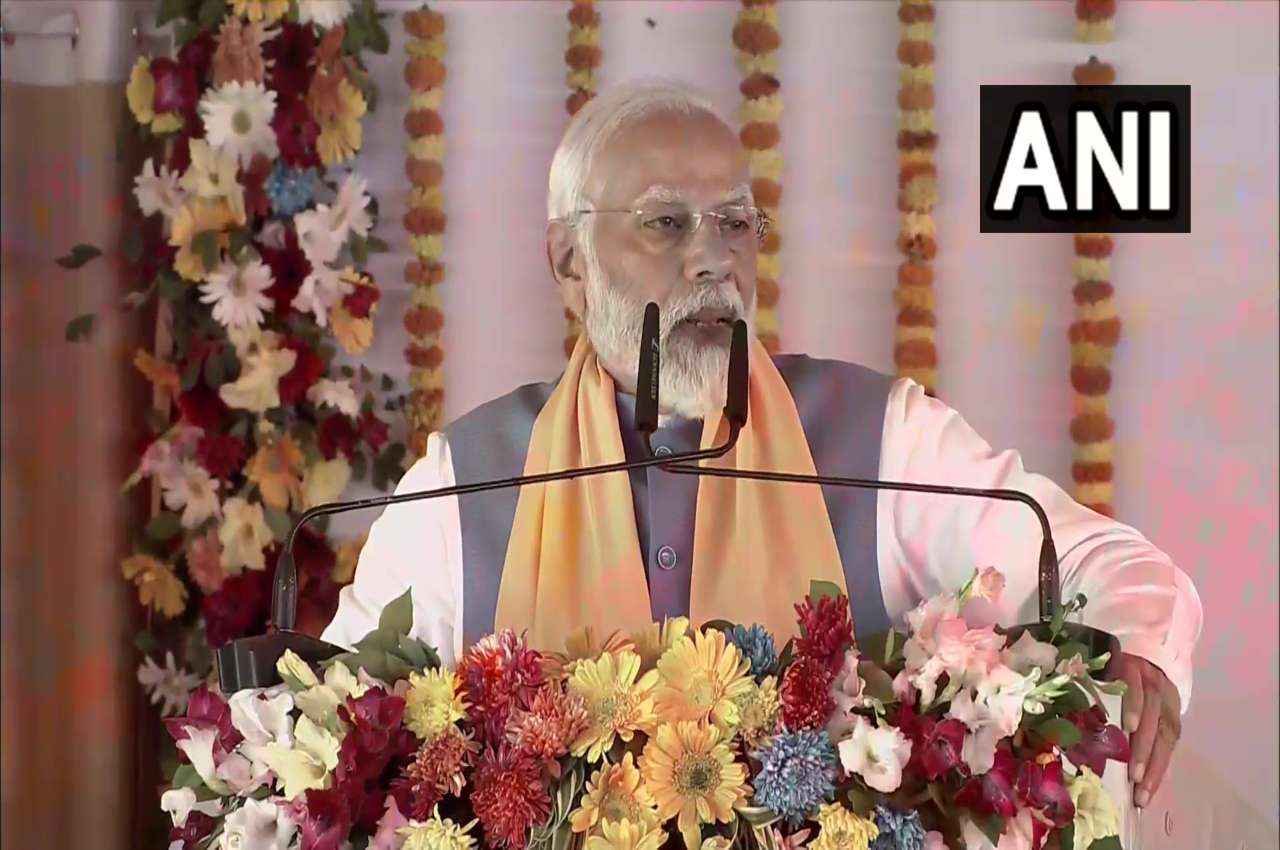 PM Modi Varanasi Visit: पीएम मोदी ने वाराणसी को दी 1780 करोड़ की सौगात, बोले- आज काशी का विकास दुनिया देख रही है