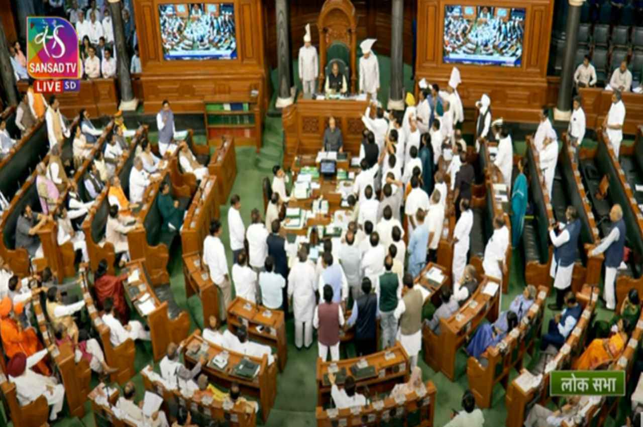 Parliament Budget Session: लोकसभा-राज्यसभा कल तक के लिए स्थगित, खड़गे बोले- भाजपा लोकतंत्र को कुचल रही है