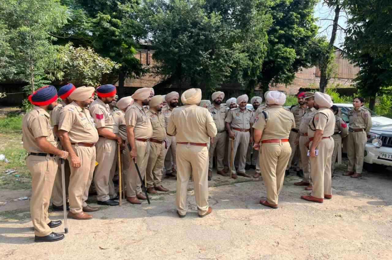 ‘वारिस पंजाब दे’ पर मान सरकार का शिकंजा, पुलिस बोली- भगौड़े अमृतपाल की गिरफ्तारी के लिए प्रयास जारी