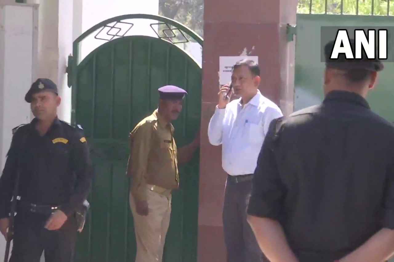 पटना में राबड़ी देवी के घर CBI का छापा, IRCTC घोटाले को लेकर चल रही है जांच