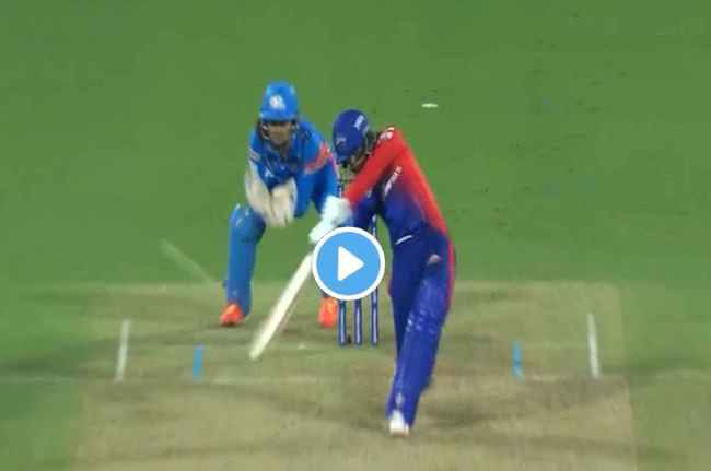 Radha Yadav hit brilliant six