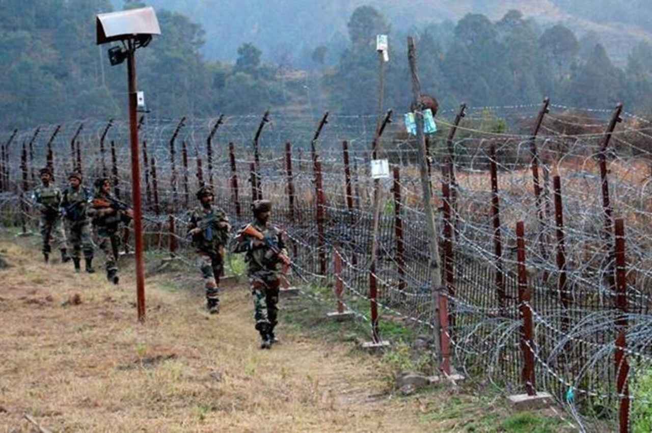 इंटेलिजेंस की बड़ी कार्रवाई, पाकिस्तान को गोपनीय सूचनाएं भेजने वाले चार जने गिरफ्तार