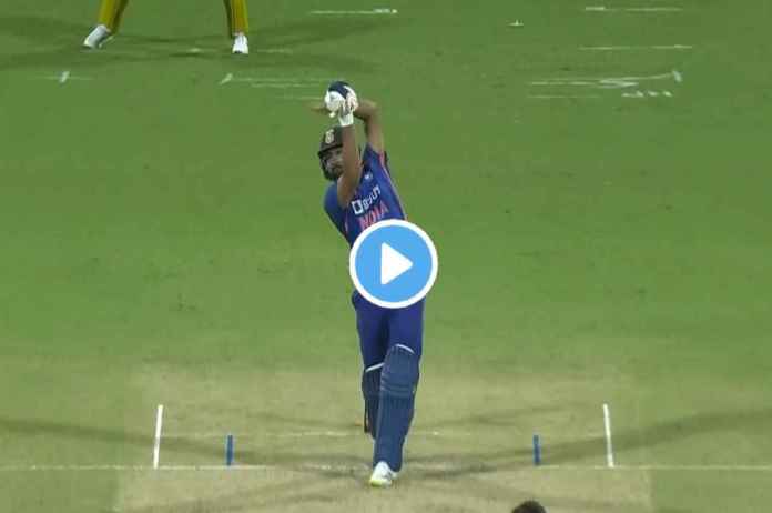 Rohit Sharma hit Mitchell Starc for a stormy six (1)