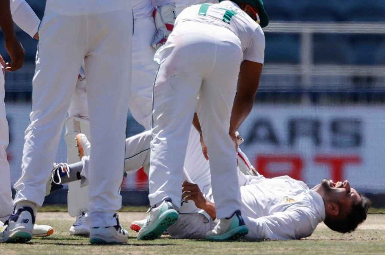 SA vs WI: विकेट का जश्न मना रहा था स्टार गेंदबाज, फिर स्ट्रेचर पर ले जाना पड़ा बाहर