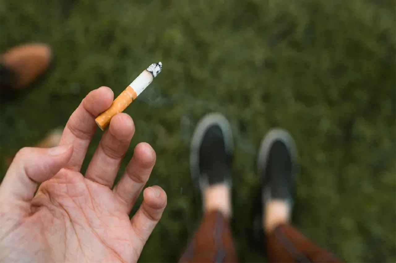Attention Smokers! बार-बार स्मोक ब्रेक लेने पर कर्मचारी पर लगा 9 लाख रुपये का जुर्माना