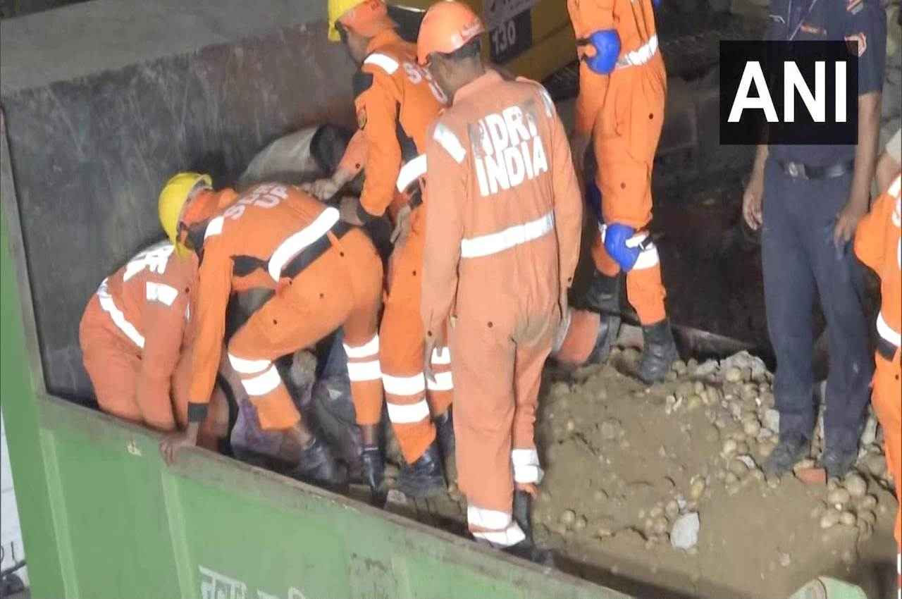 Sambhal Cold Storage Accident: सीएम योगी का मृतकों के परिवार को आर्थिक मदद का ऐलान, हादसे पर मांगी रिपोर्ट