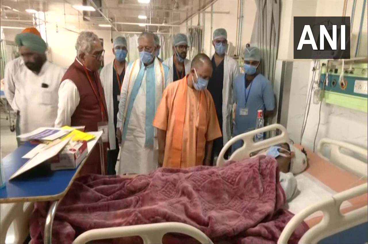Sambhal Cold Storage Accident: मरने वालों की संख्या हुई 14, घायलों से मिलने संभल पहुंचे CM योगी