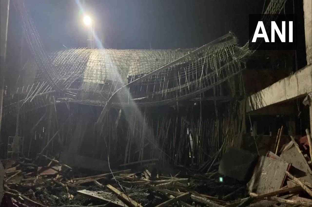 सीतापुर में होली से पहले बड़ा हादसा; निर्माणाधीन रस्क फैक्ट्री की शटरिंग गिरी, एक की मौत, कई घायल