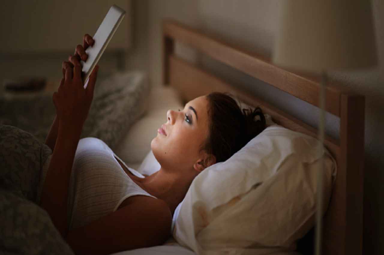 Sleeping pattern habits Waking up at night makes brain old
