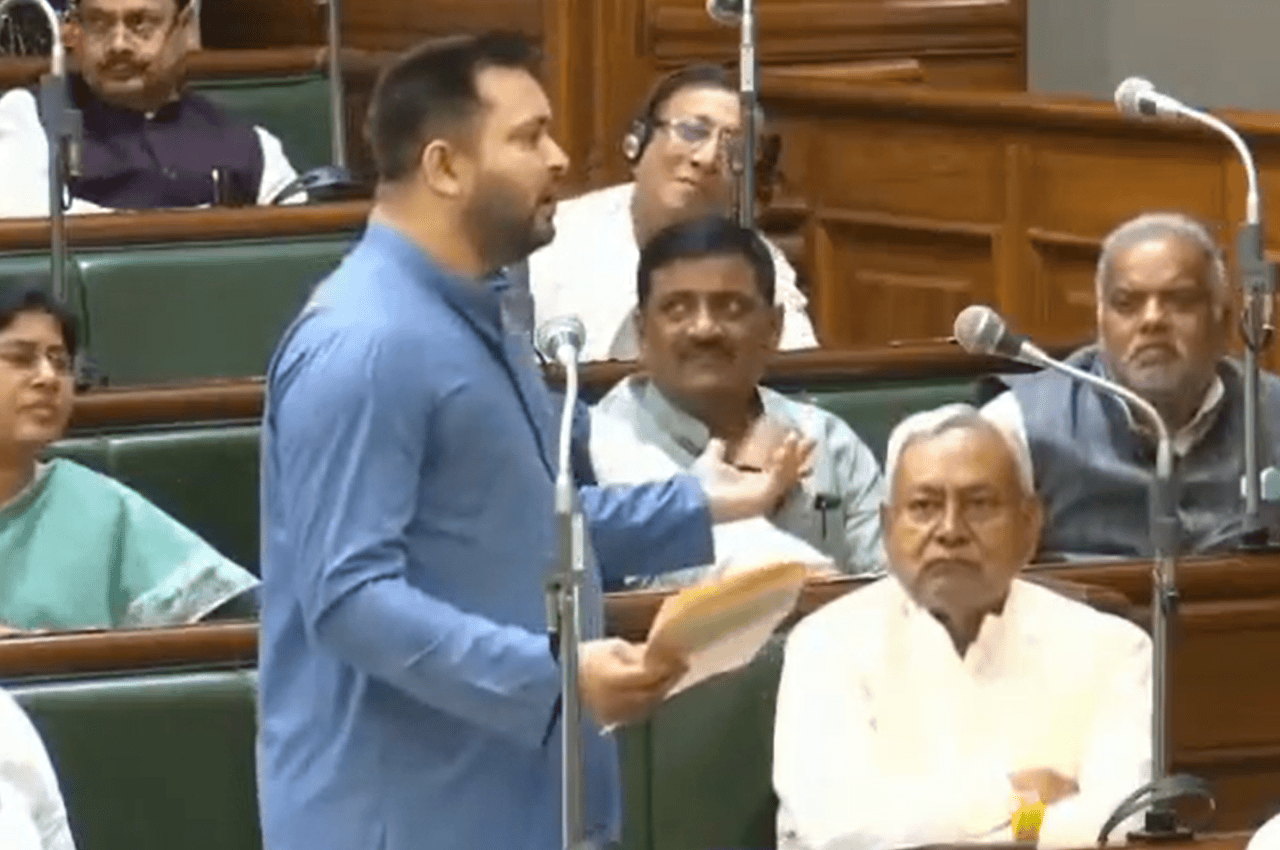 'ना इनको PM बनना और ना हमको CM...' नीतीश की ओर देख मुस्कुराते हुए बोले तेजस्वी यादव, देखें VIDEO