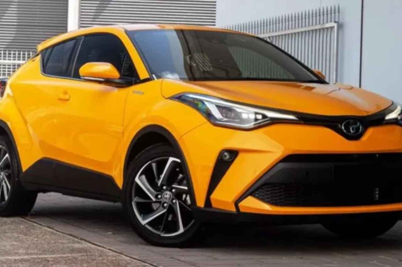 308 लीटर का बड़ा Boot Space और 20 Kmpl की धाकड़ माइलेज, Toyota की यह नई कार SUV सेगमेंट में 'पासा पलटने' को तैयार