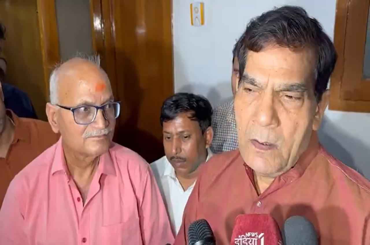 UP News: उत्तर प्रदेश में बिजली कर्मियों की हड़ताल खत्म, ऊर्जा मंत्री ने सभी मांगों को मानने का दिया आश्वासन