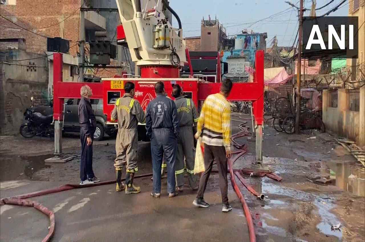 UP News: fire broke out at Garment Printing Factory in Noida's Sector 10