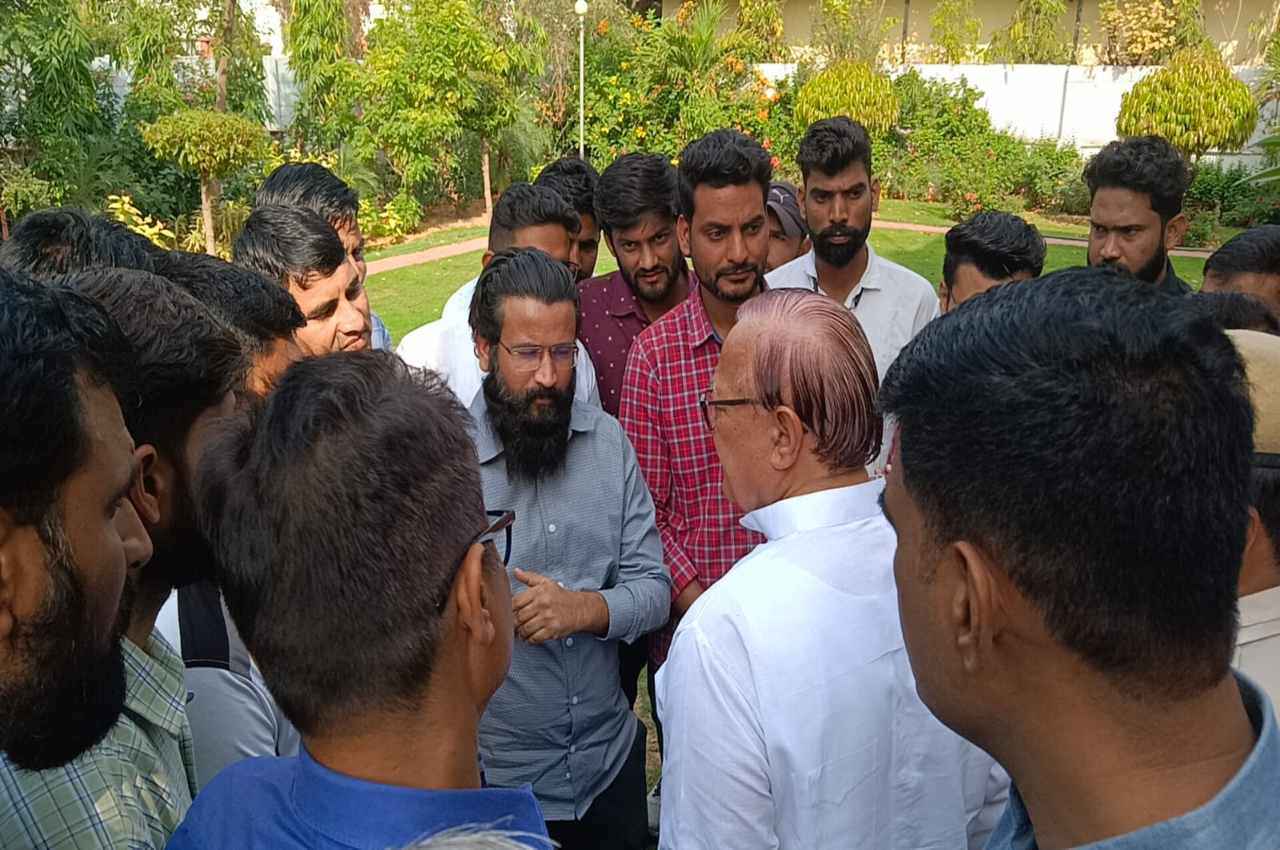 Jaipur News: बेरोजगार संघ के अध्यक्ष उपेन यादव ने बीडी कल्ला से की मुलाकात, शिक्षा मंत्री ने दिया ये आश्वासन