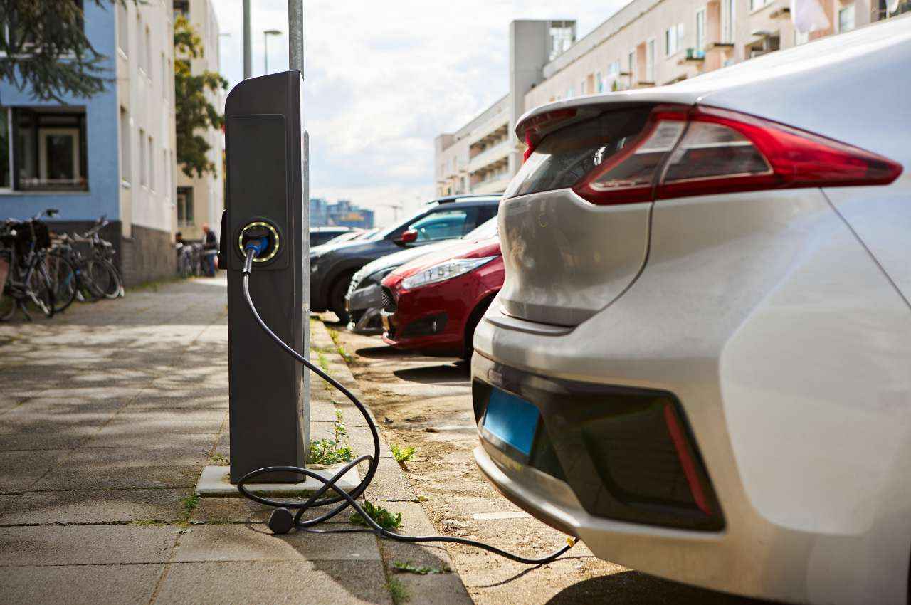 Electric Vehicles Price in UP: यूपी में इलेक्ट्रिक व्हीकल खरीदने वालों की हो गई मौज, सरकार ने होली से पहले दिया बड़ा तोहफा