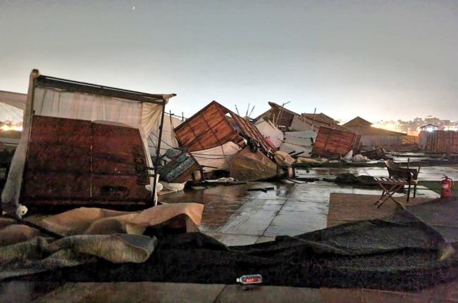 UP News, Varanasi, Varanasi Tent City UP News: Tent city affected by rain and storm in Varanasi, Akhilesh tweeted with photo