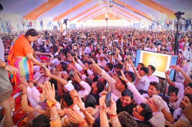 Vasundhara RaJe Celebrate Birthday In Salasar Vasundhara RaJe Celebrate Birthday In Salasar