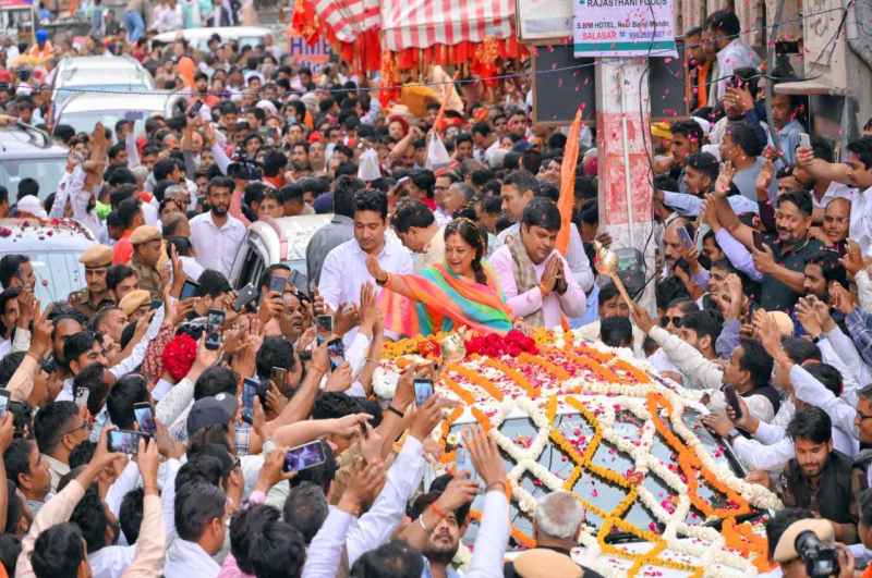 Vasundhara Raje Give Political Message to High command