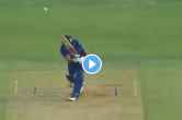 Virat Kohli lbw Mitchell Starc