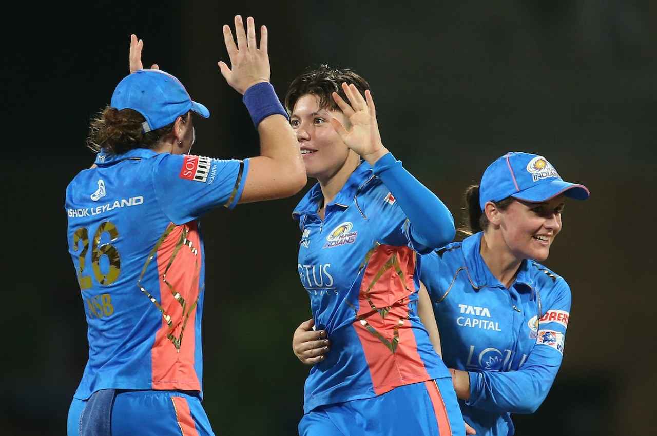WPL 2023: एलिमिनेटर में इस गेंदबाज ने रचा इतिहास, मुंबई इंडियंस ने यूपी वॉरियर्स को रौंद फाइनल में बनाई जगह
