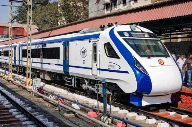 kolkata, vande bharat train, stone pelted, windows damaged, howrah station, eastern railway