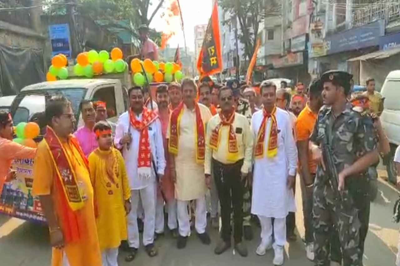 West Bengal News: रामनवमी पर बंगाल के कोने-कोने से निकली शोभायात्रा, अस्त्र-शस्त्र का हुआ प्रदर्शन