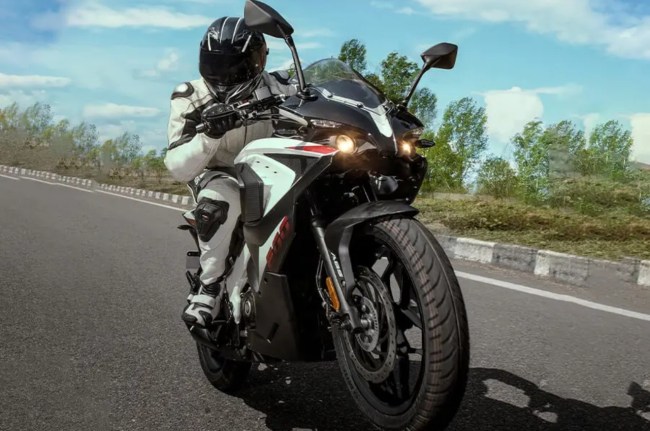 bajaj pulsar rs200