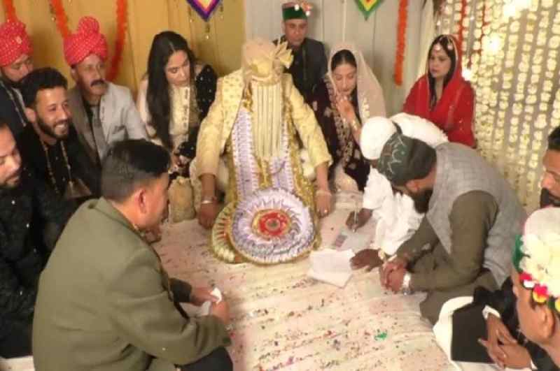 muslim couple married in temple, shimla, himachal pradesh, religious harmony, nikah in temple, thakur satyanarayan temple complex premises, vishwa hindu parishad