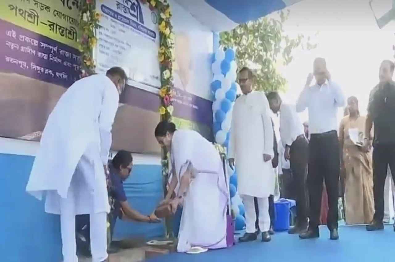 बंगाल: पंचायत चुनाव से पहले जनता को सीएम ममता बनर्जी का उपहार, 12 हजार किलोमीटर सड़क की होगी निर्माण
