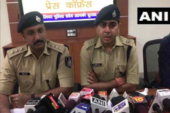 nhm contractual staff nurse exam paper leak, gwalior, inter state gang busted, gwalior crime branch busted, mobile phones, laptops recovered