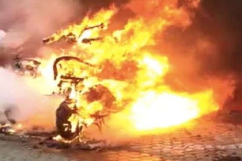 karnataka, e-scooter, blast, fire