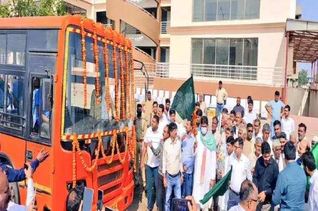 Jewar, Greater Noida News, Noida News, Narendra Singh, Botanical Garden, Bus