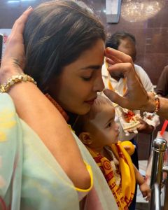 Priyanka Chopra visits Siddhivinayak Temple