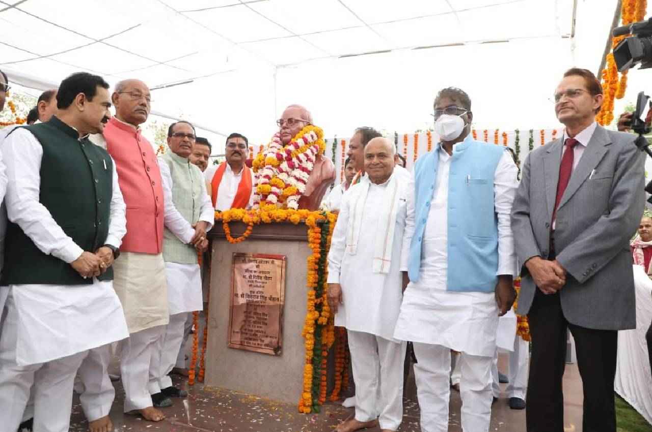 MP विधानसभा में लगी बाबा साहब अंबेडकर प्रतिमा, CM शिवराज बोले उन्होंने जागरुक बनाया
