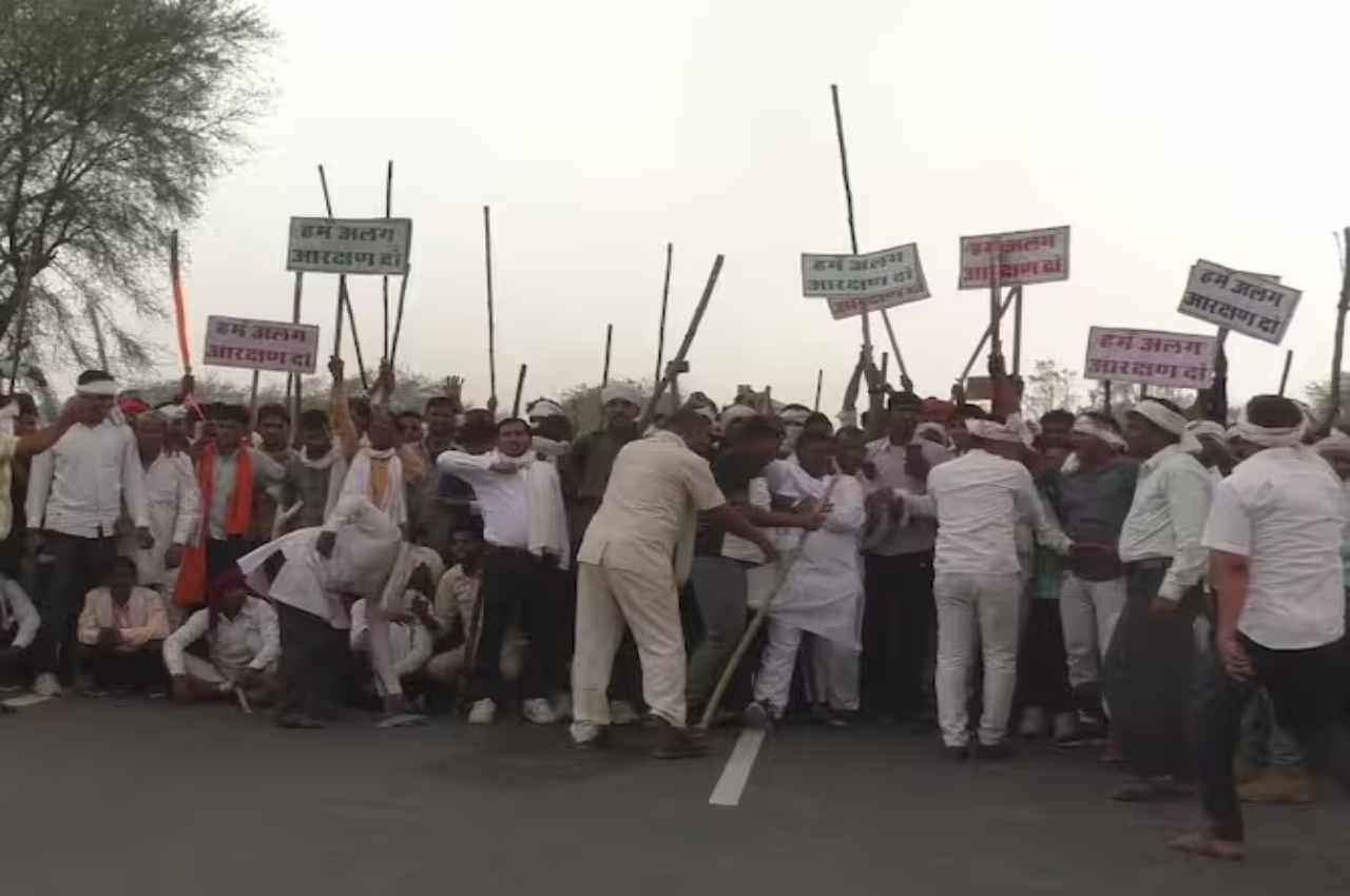 Reservation: भतरपुर में आरक्षण की मांग को लेकर 36 घंटे से हाईवे जाम, आज रात 12 बजे तक इंटरनेट सेवा बंद
