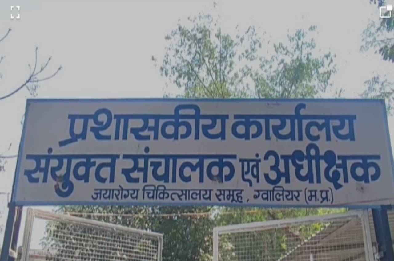 भिंड जिले में लड़की ने निगला मोबाइल, डॉक्टरों ने ऑपरेशन कर निकाला, जानिए पूरा मामला