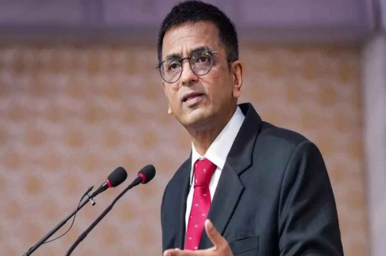 Supreme Court: कोरोना के बढ़ते मामलों के बीच बोले सीजेआई चंद्रचूड़- 'वकील सुनवाई में वर्चुअली हो सकते हैं शामिल'