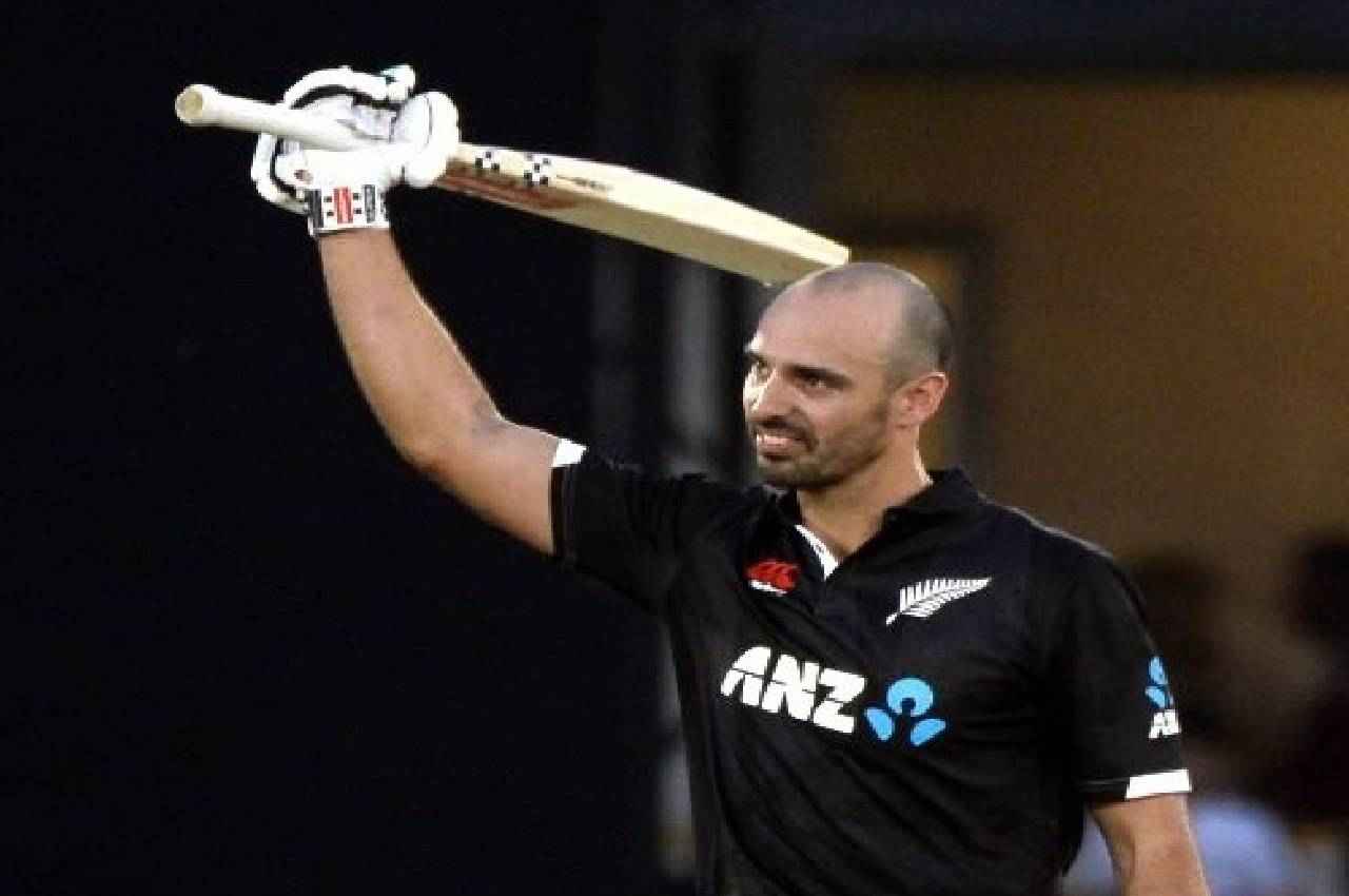 Daryl Mitchell hit back to back centuries