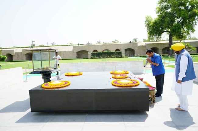 Delhi Liquor Policy Case Kejariwal reached Rajghat