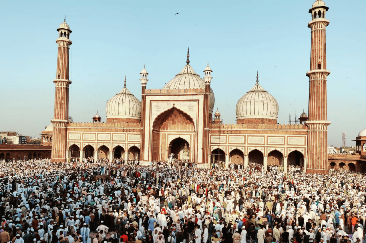 Eid-ul-Fitra 2023: देशभर में ईद का जश्न, दिल्ली-मुंबई की मस्जिदों में उमड़े नमाजी, पटना में CM नीतीश गांधी मैदान पहुंचे