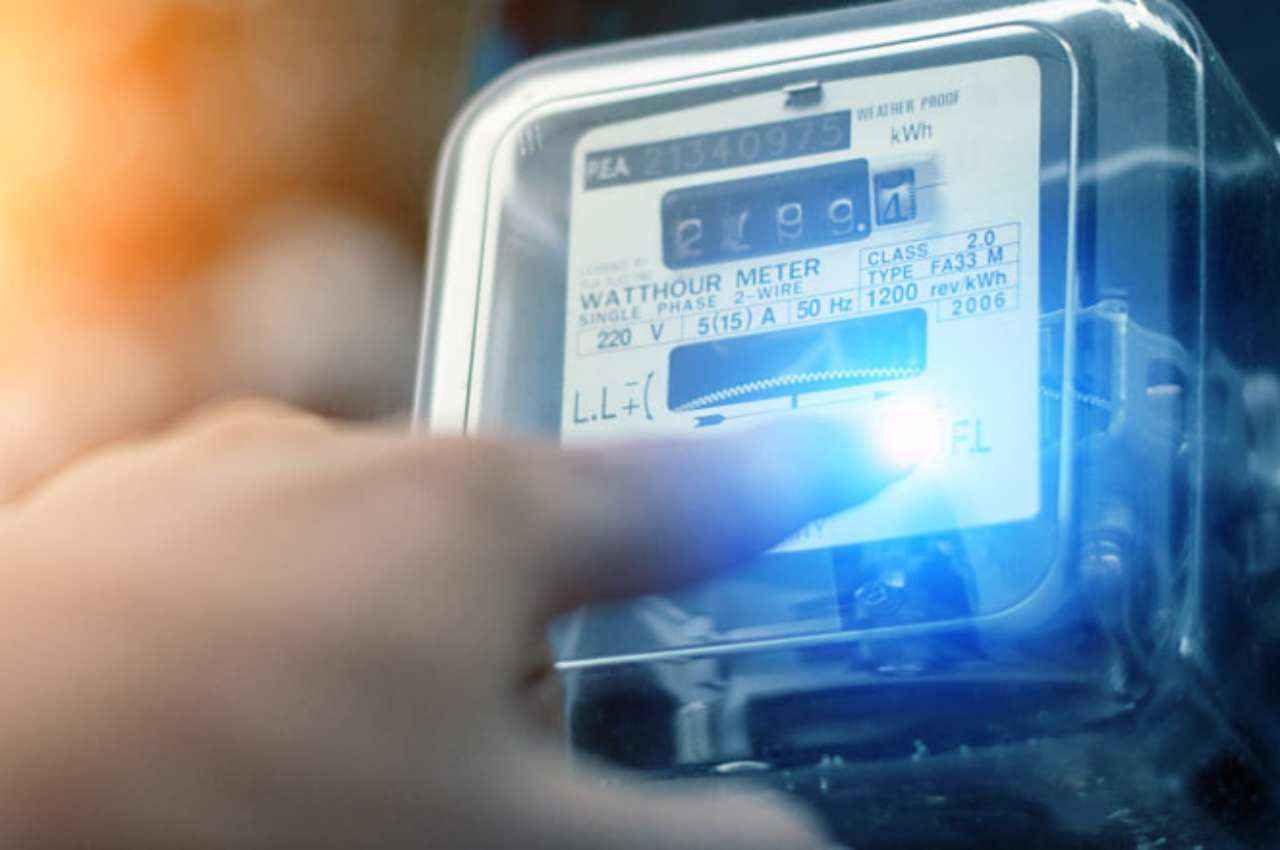 Electricity Bill Saving Tips: नहीं देना होगा बिजली का बिल! बस लगा लें ये डिवाइस